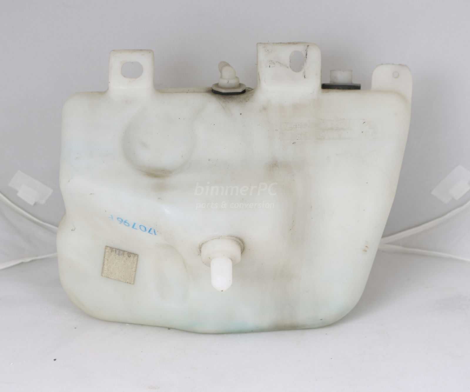 BMW E39 540i Windshield Washer Tank Fluid Reservoir Pump 528i 19961997