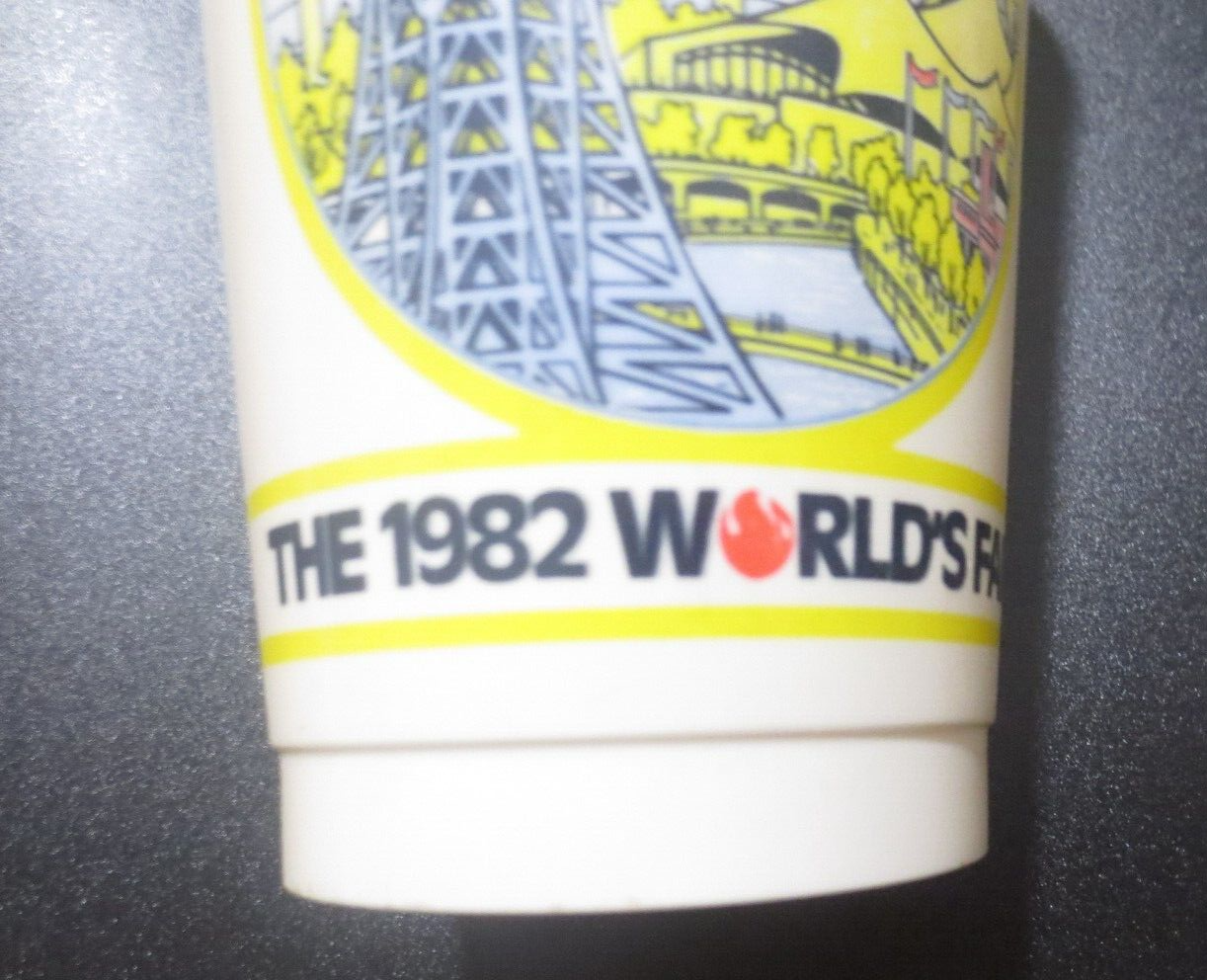 COCACOLA 1982 Worlds Fair Knoxville, Tennessee plastic tumber Soda