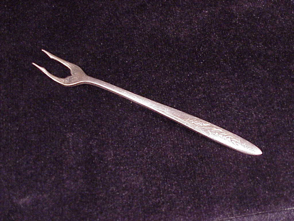 ONEIDA Community - ACCENT Pattern - Pastry Fork / Forks - 5 1/2