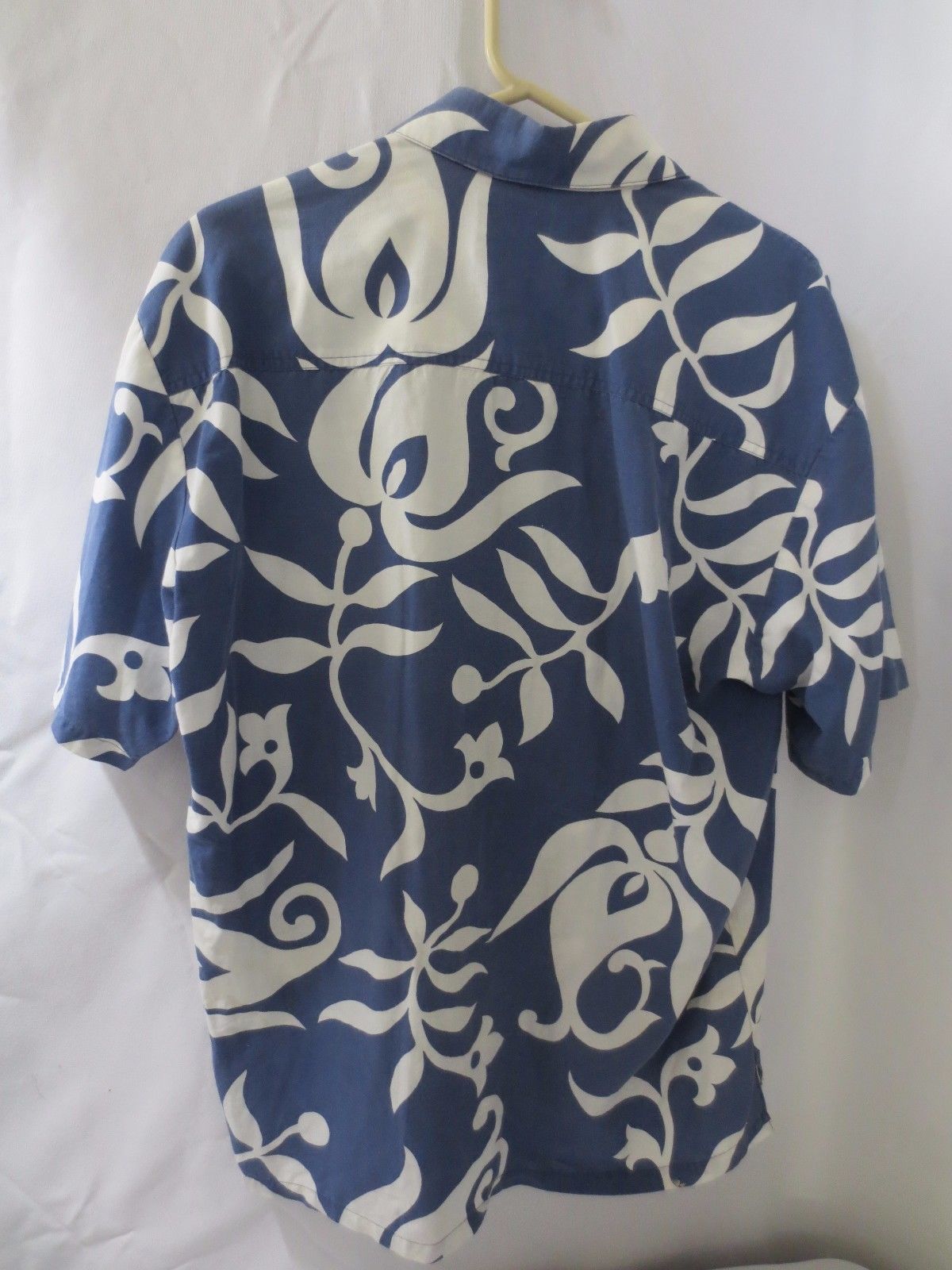 Vintage Kahala Men's Hawaiian Shirt Blue and White Sz M