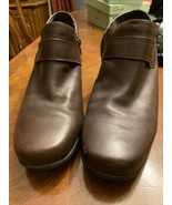 woman’s clarks Booty shoes size 10m brown 2inch heel side zip 83646 - $18.76