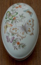 Avon White Porcelain Trinket Box, Butterfly Pattern, 22K Gold Trim 1974 - $16.82