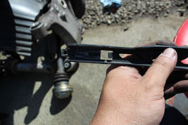 2004-2007 BMW E60 525i FRONT LEFT WINDSHIELD WIPER ARM W/O BLADE OEM K2083 image 2
