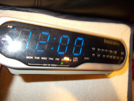 Emerson Research Model CKS1850 SmartSet Dual Alarm Clock Radio Used - $13.85