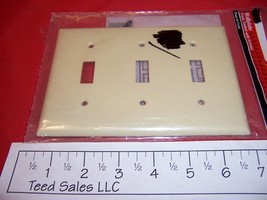 Lot of 5 Ivory 3 gang Toggle Switch Wall Plate - $10.09
