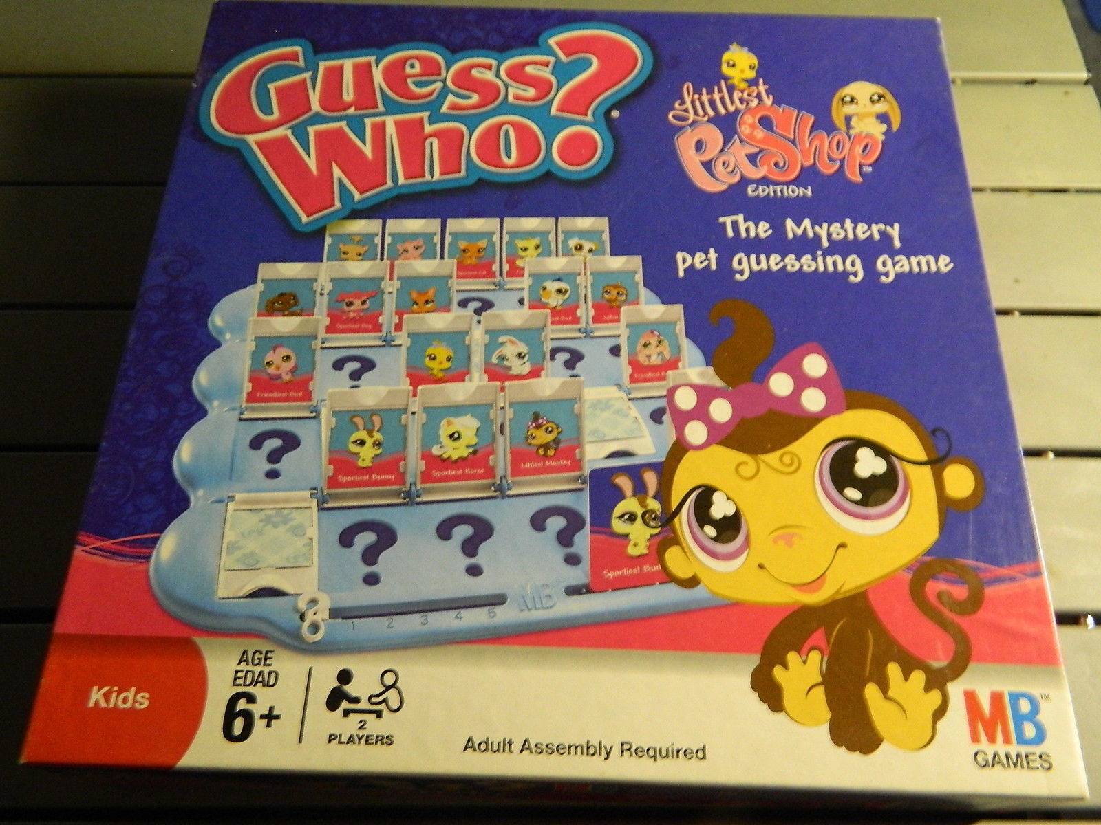 GUESS WHO? GREAT MODERN ORIGINAL 2 PLAYER GUESSING BOARD GAME BY HASBRO  COMPLETE