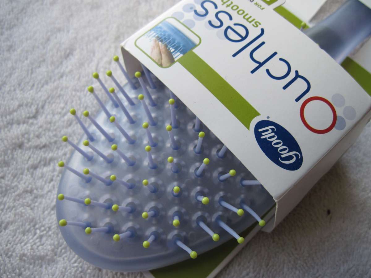 Primary image for Goody Ouchless Smooth Gentle Comfort Flex Flexible Inner Cushion Hair Brush 2008