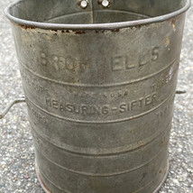 Vintage Rubbermaid Hand Held 3-Cup Sifter Vintage YELLOW Heavy Duty Plastic  USA