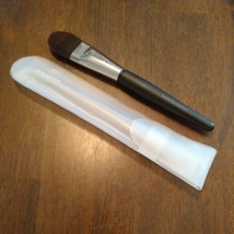 Mary Kay Liquid Foundation Brush New in Protective Sleeve. FAST Shipping - $9.80
