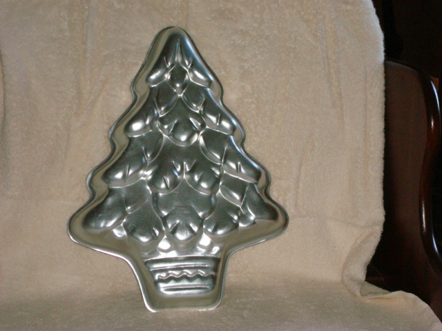 Vintage 1972 Wilton Christmas Tree Cake Pan 