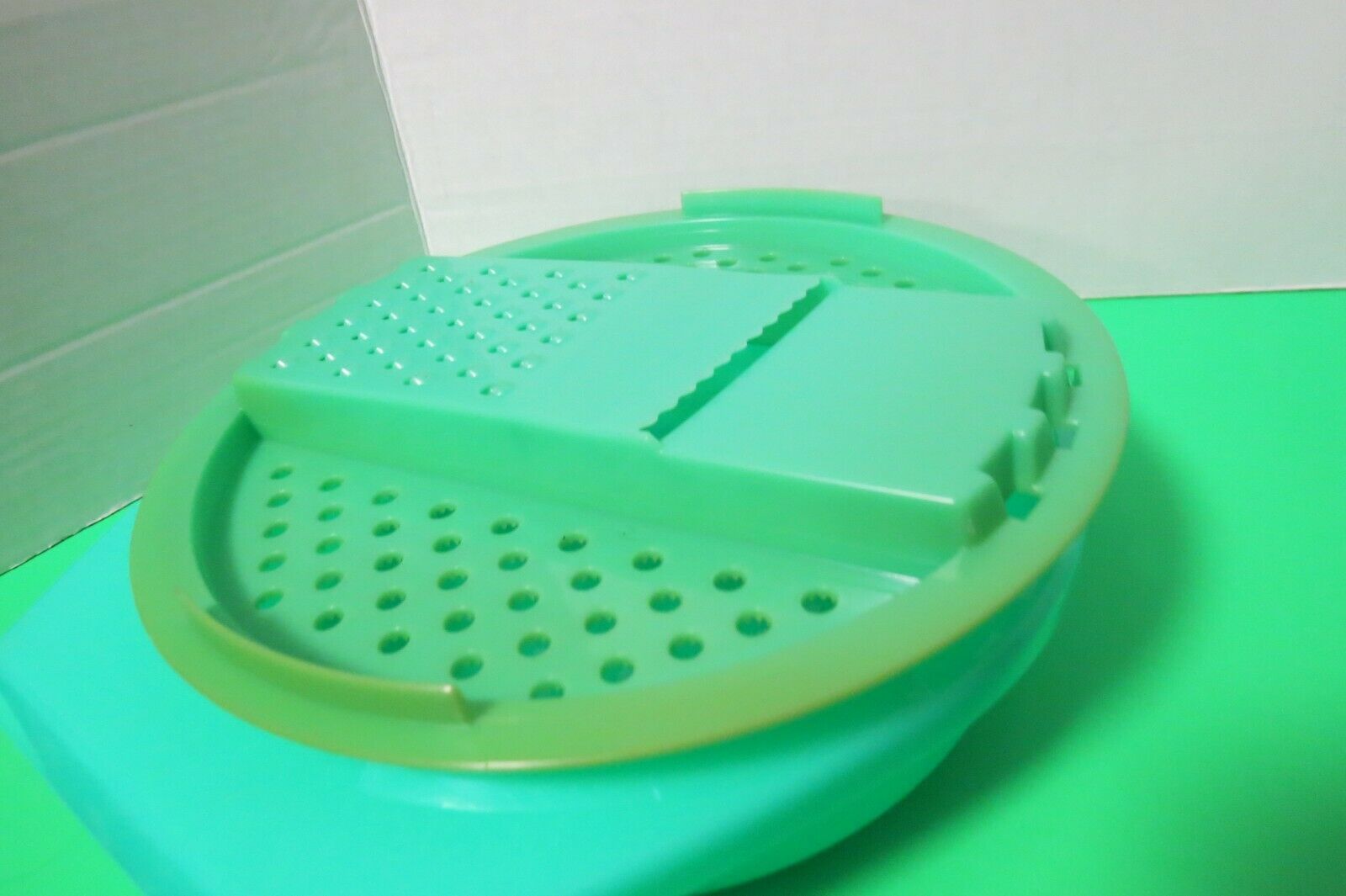 VINTAGE Tupperware Grater Bowl # 786-8 JADITE GREEN 3-Piece Set