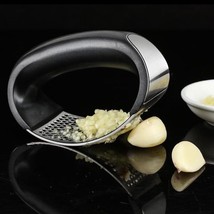  Alpha Grillers Garlic Press Stainless Steel - Premium Garlic  Mincer with Silicone Garlic Peeler - Easy Squeeze Garlic Crusher, Grater  and Grinder - Dishwasher Safe Easy Clean Kitchen Gadget: Home & Kitchen