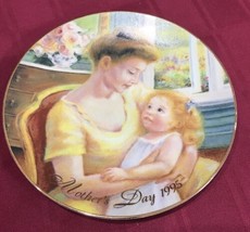 1995 Avon Mother&#39;s Day Collector Plate &quot;A Mother&#39;s Love&quot; 81/4”Trimmed In... - $14.99