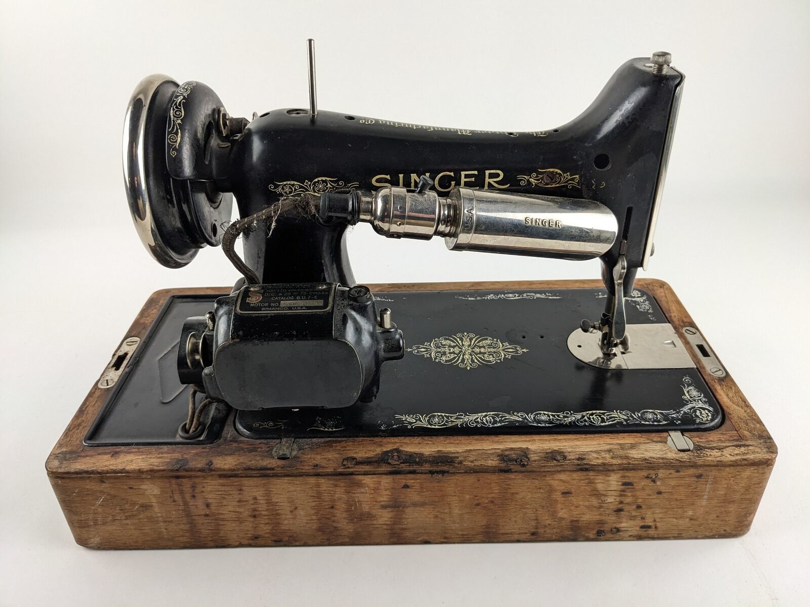 Singer 44S Heavy Duty 97 Stitch Applications Sewing Machine in