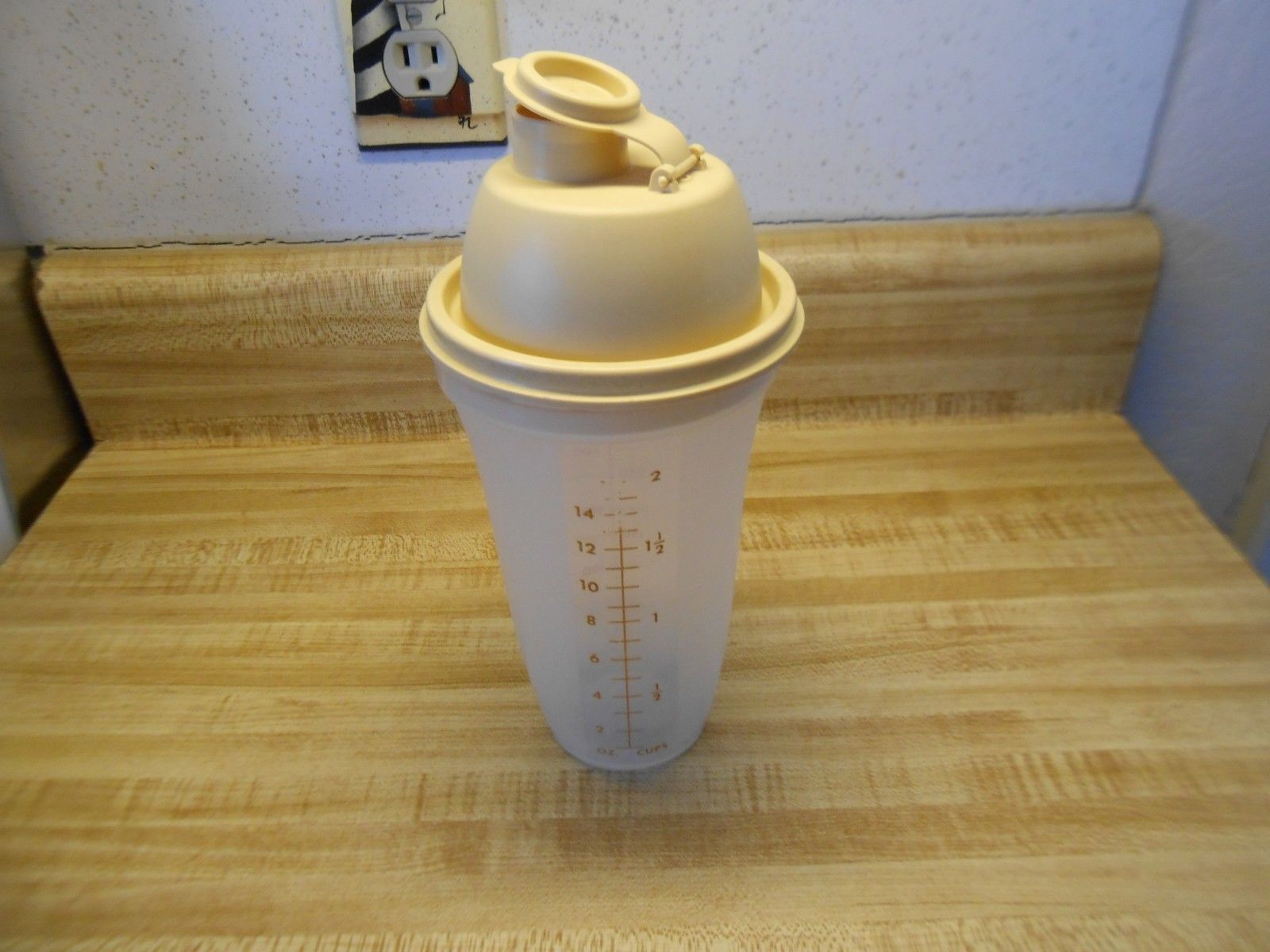 Quick Shake Vintage Tupperware Gravy Blender Mixer Shaker 2 Cup