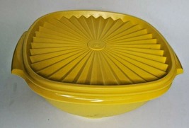Vintage Tupperware 587 2 Qt Beverage Buddy Yellow Pitcher Handle