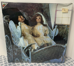 550 Pc Vintage Heirlooms Porcelain Dolls Jigsaw Puzzle 560 Apple Street ... - $24.74