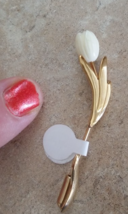Vintage Avon Goldtone White Flower Brooch Pin Rare - $18.00