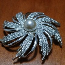 Vintage  Sarah Coventry Pinwheel Faux Pearl Jewelry Large Silver - $18.70