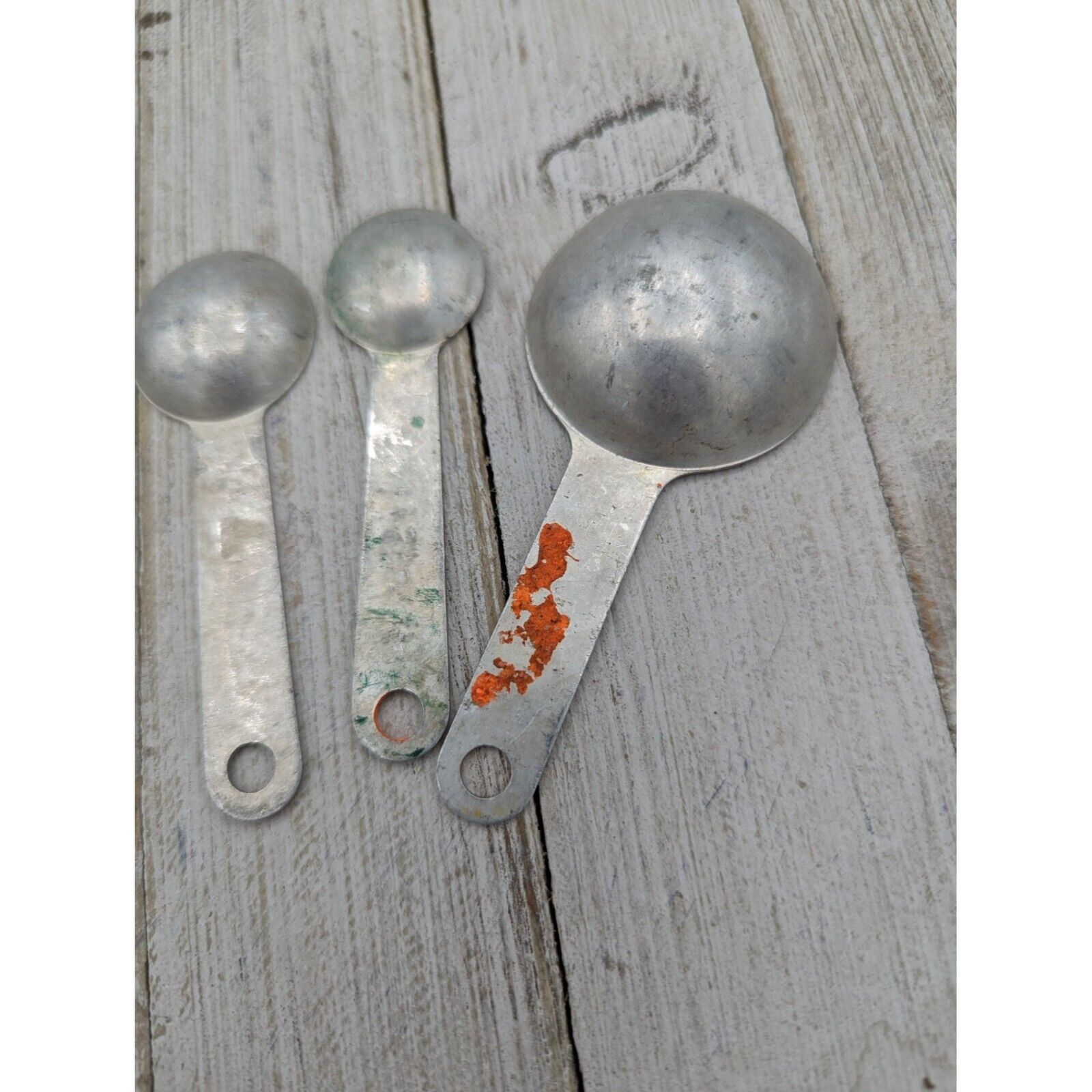 7) Tupperware Vintage Measuring Spoons Set