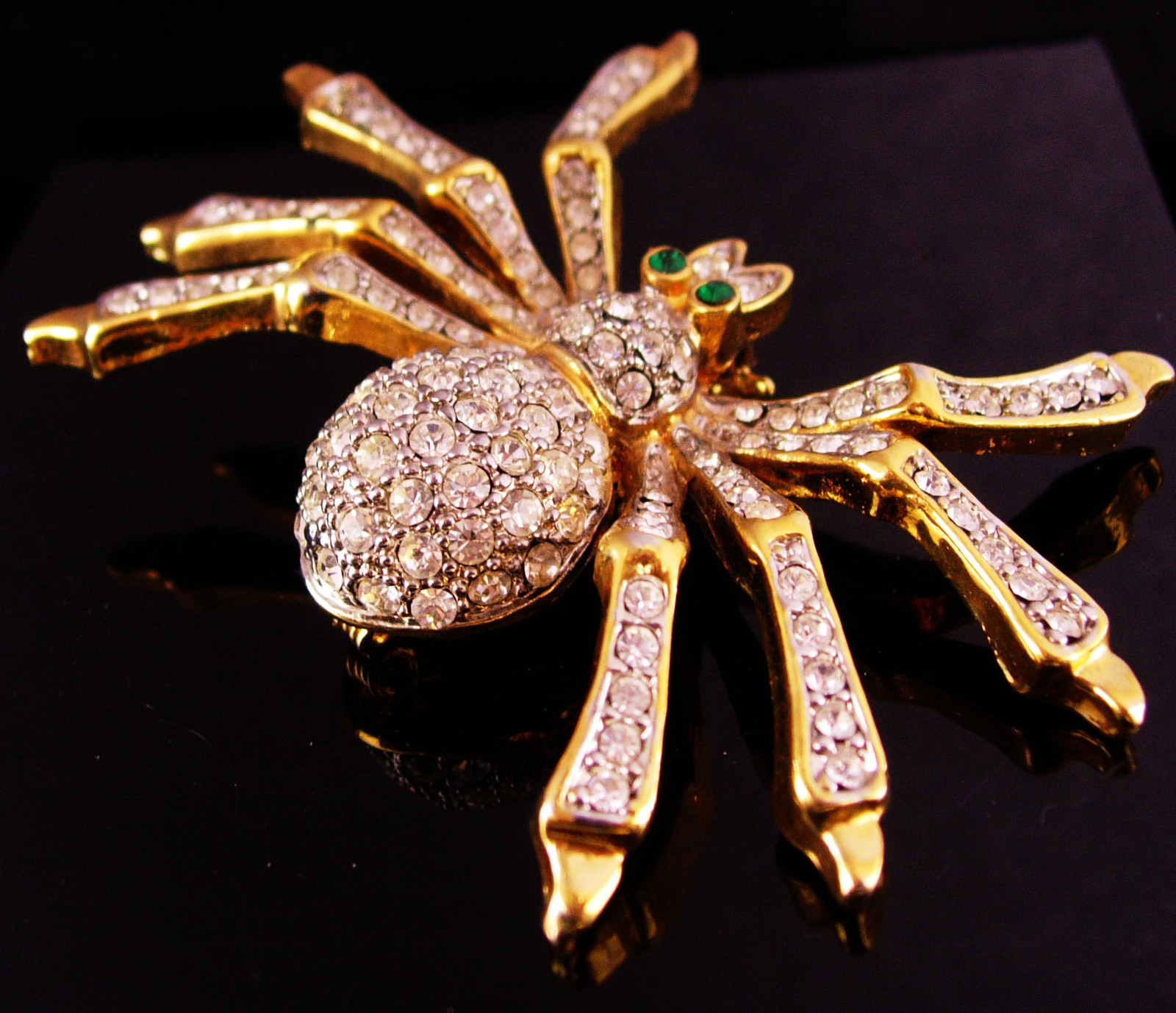 Vintage Spider Brooch Made of Gold Tone Metal With Plastic 