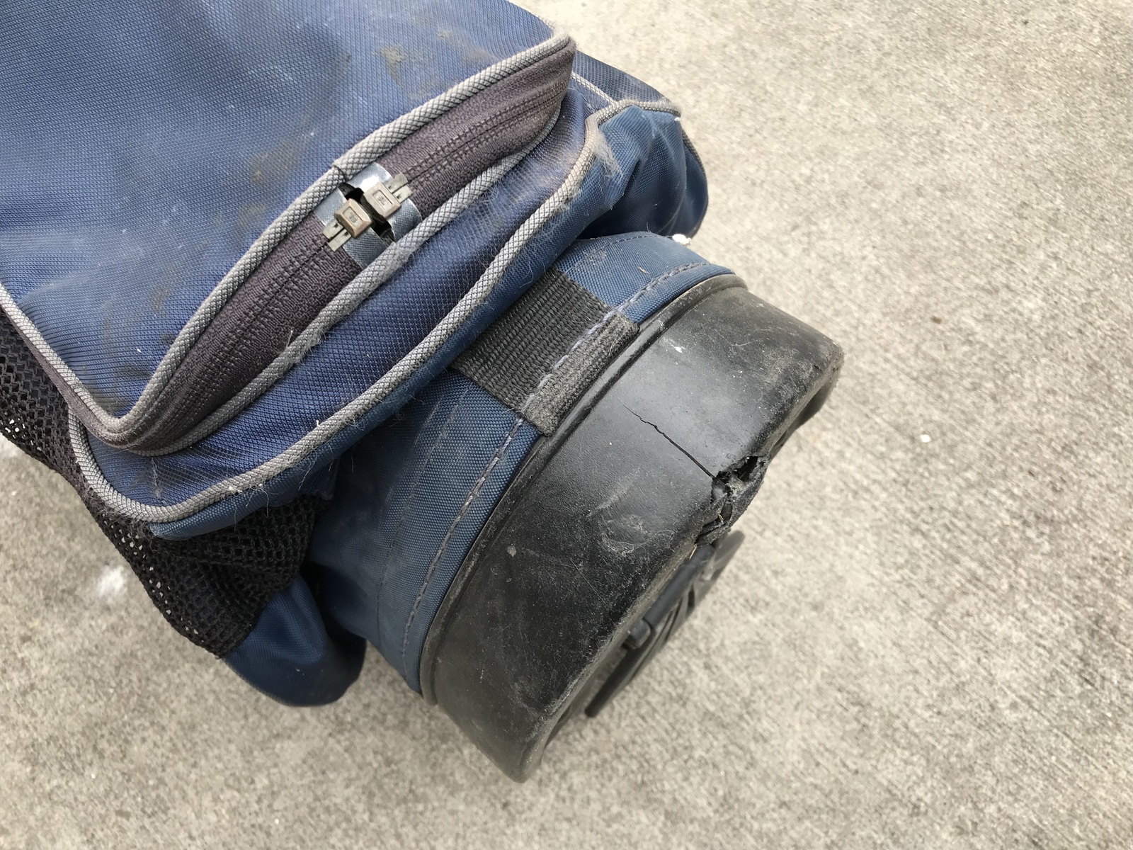 Nike IZZO Golf Straps & Stand 4 divider Golf Bag 37H Golf Club Bags