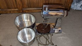 Vintage SUNBEAM Mixmaster Chrome Stand Mixer Beaters Mixing Bowls juic