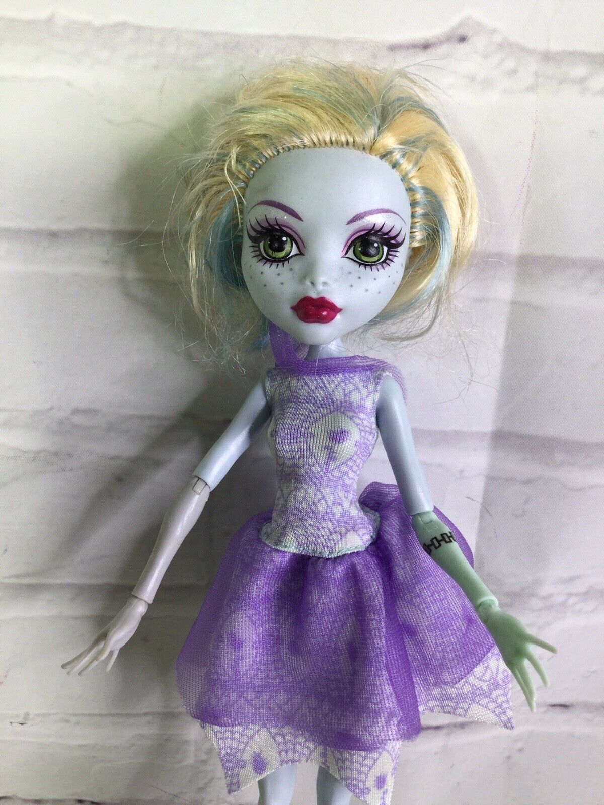 2008 Mattel Monster High Lagoona Blue Fashion Doll With Short Hair Dress Dolls And Doll Playsets 0216