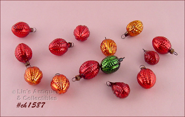Lot - COLLECTION OF VINTAGE MINIATURE CHRISTMAS ORNAMENTS