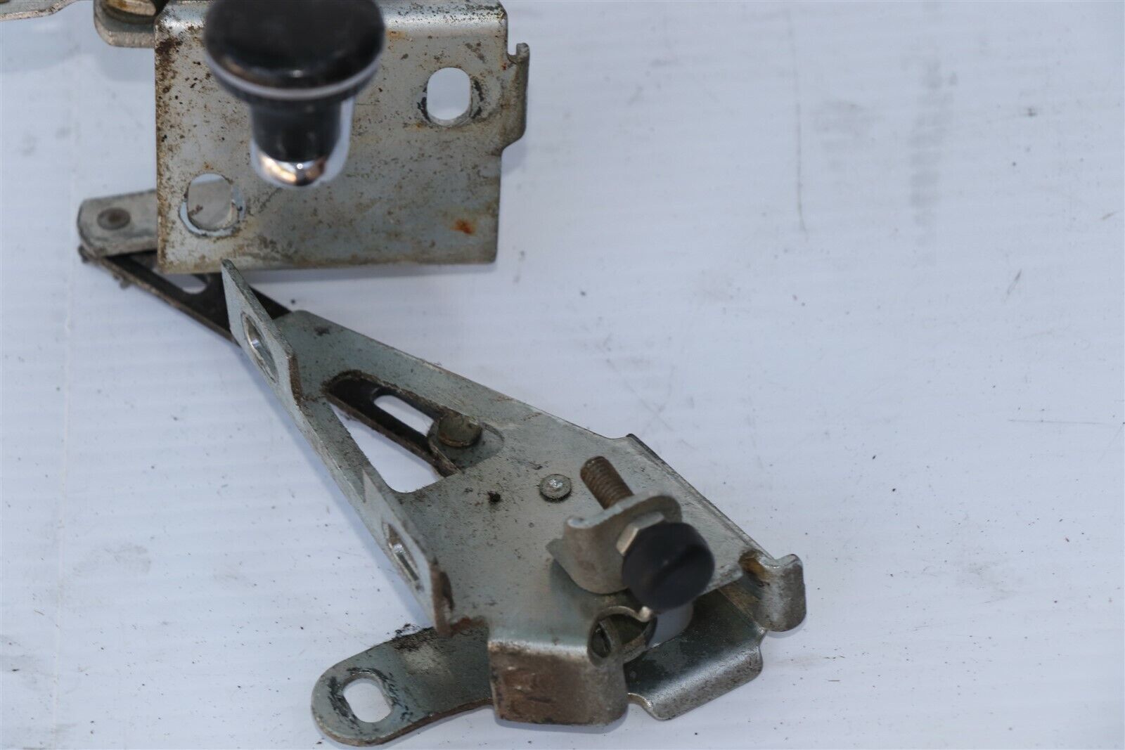 Mercedes R107 560SL Convertible Top Tonneau Cover Crank Release Latch ...