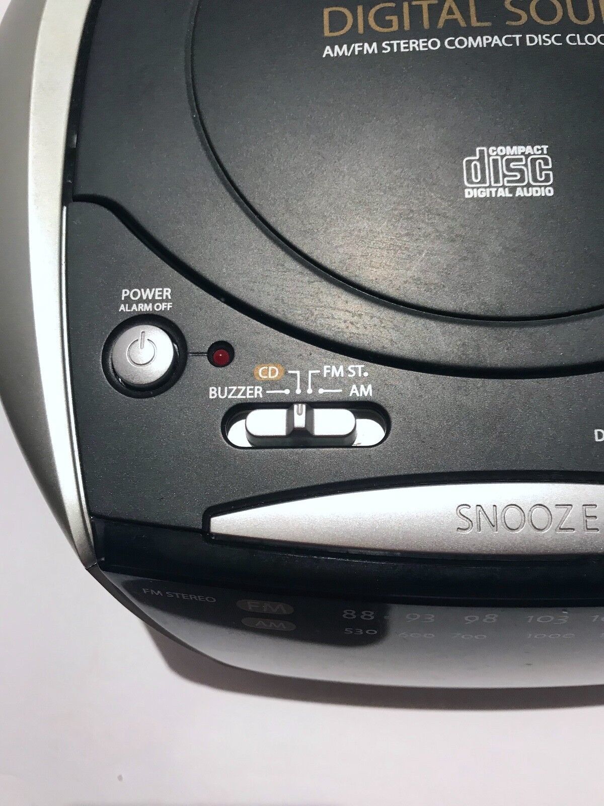 Emerson Compact Disc Clock AM/FM Stereo Radio Model CKD9906 With Owners