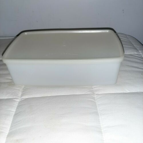 Vintage Tupperware Large Round Container 256 With Sheer Seal