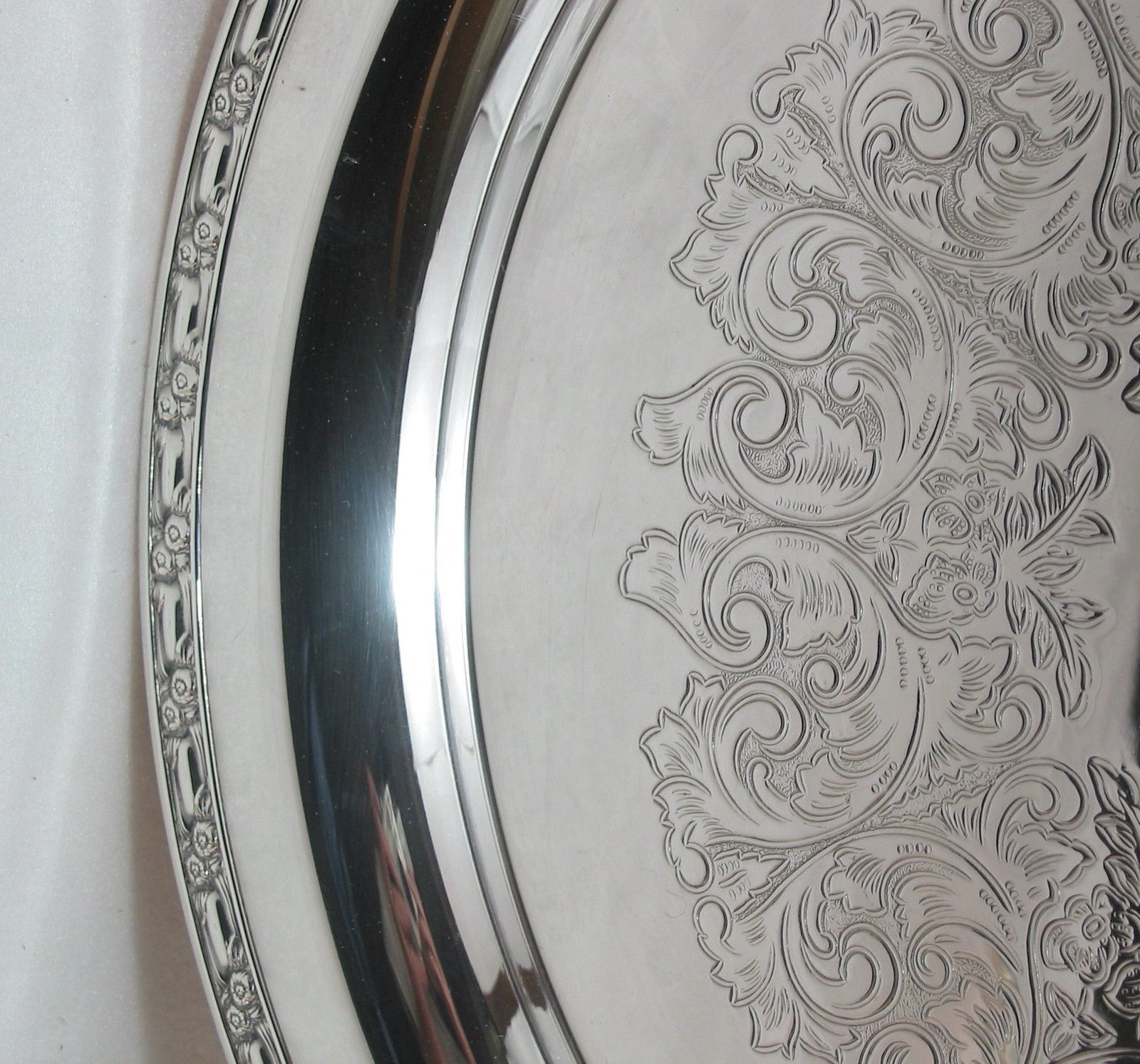 Oneida Park Lane SIlverplate 17" Round Flat Serving Tray c1970 Double Floral VFC - $19.95