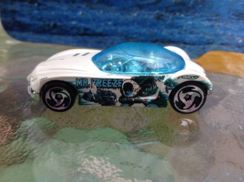 DC Comics Batman Mr. Freeze Hot Wheels (2015) Die-Cast Toy Car 