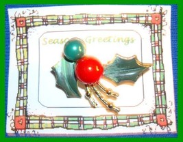 Christmas PIN #0134 Holly Leaves &amp; Berries Goldtone HOLIDAY Brooch - $14.80