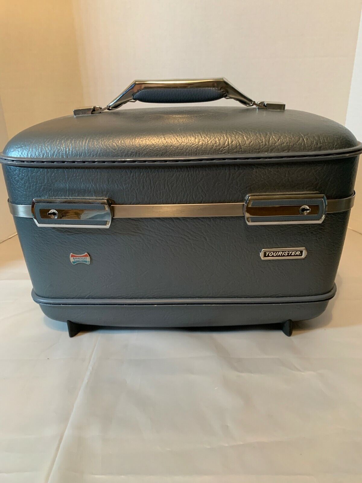 Vintage American Tourister Rare Tiara Train Case w/mirror & Keys Good Condition Vintage