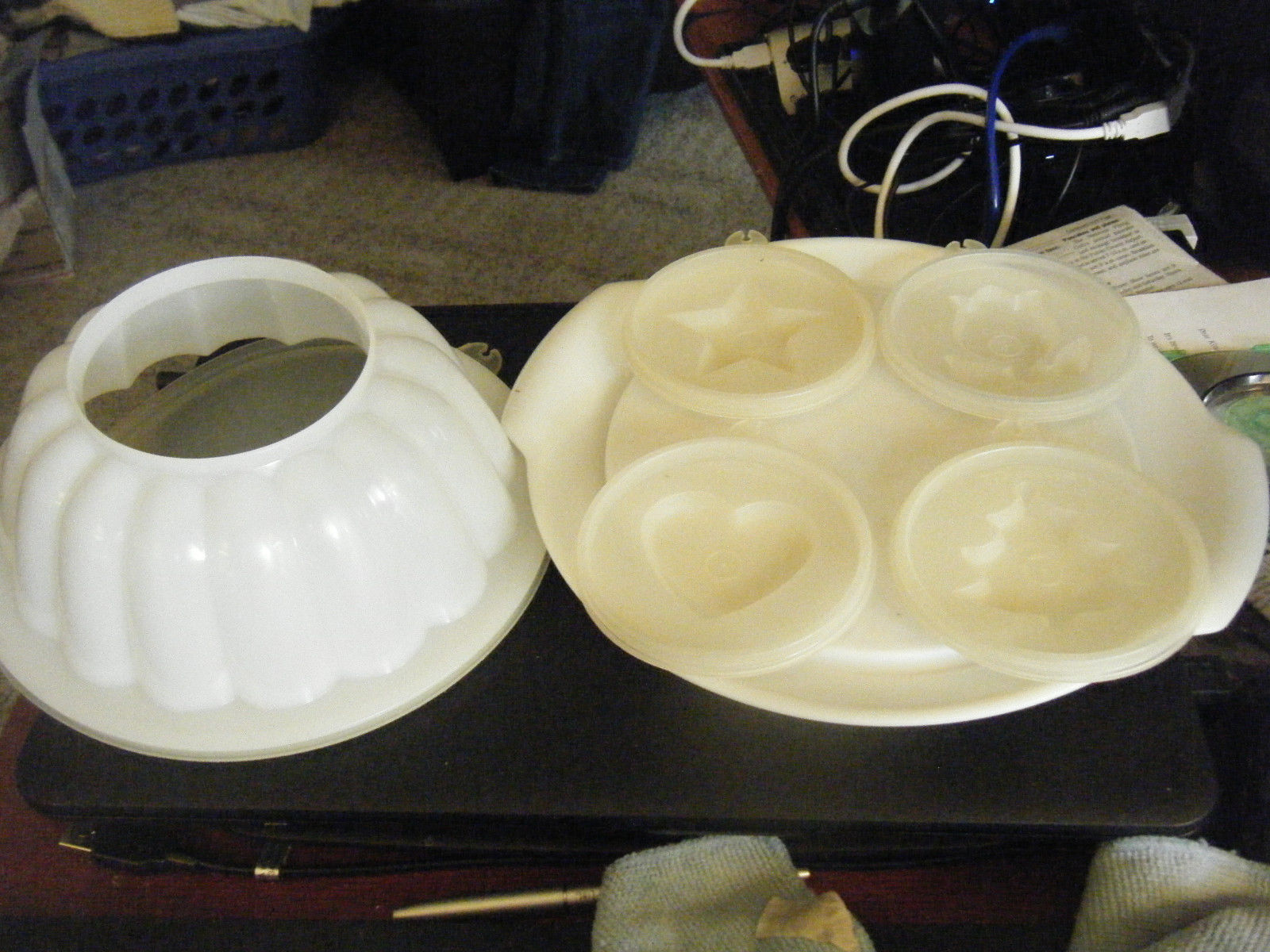 Tupperware Jello Mold Vintage White Jell N Serve with 4 Design Inserts