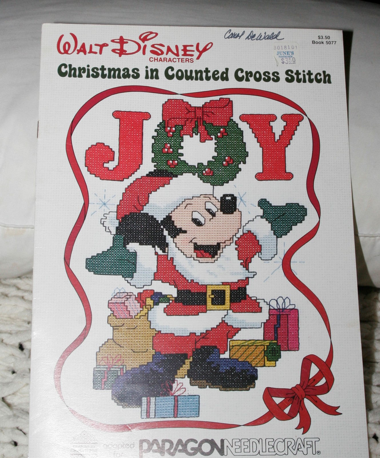 Walt Disney Characters Christmas in Counted Cross Stitch booklet 11 patterns Dolls & Toys