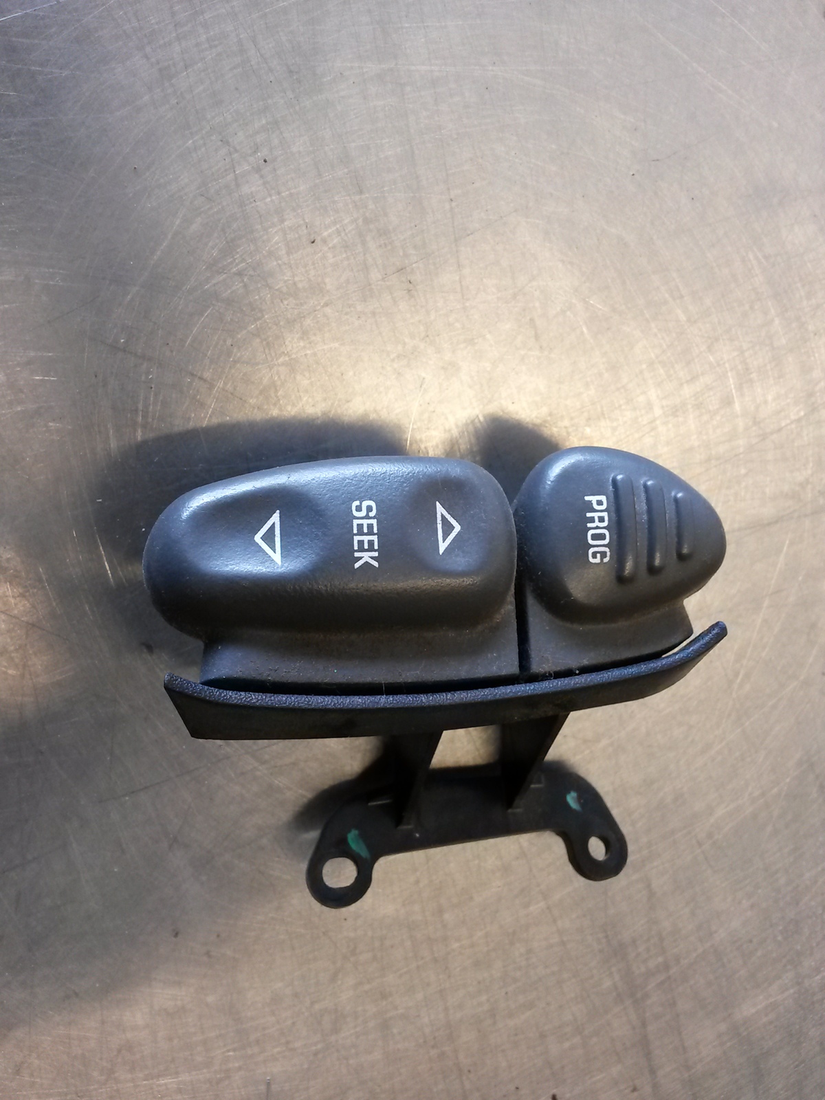Steering Column Wheel Seek Switches From 2000 Chevrolet Blazer 4.3