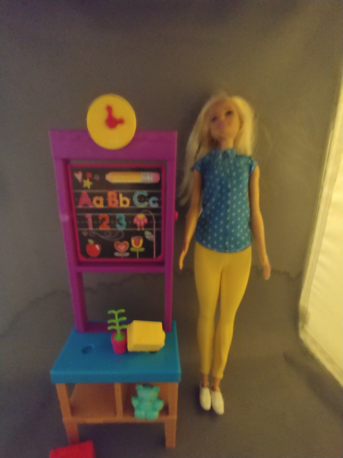 Mattel DMC35 Barbie Careers Bakery Shop Owner Playset with Blonde Doll