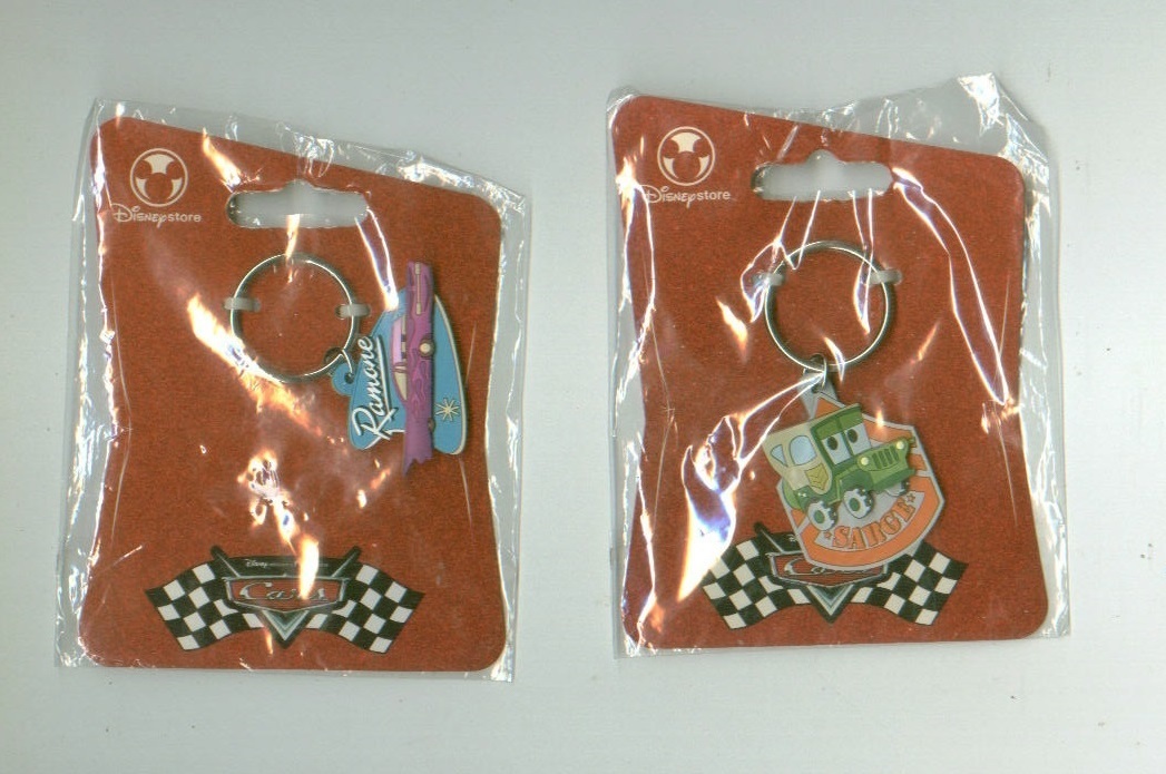 Disney/Pixar CARS keychains / book / LIGHTNING McQUEEN Pixar Characters