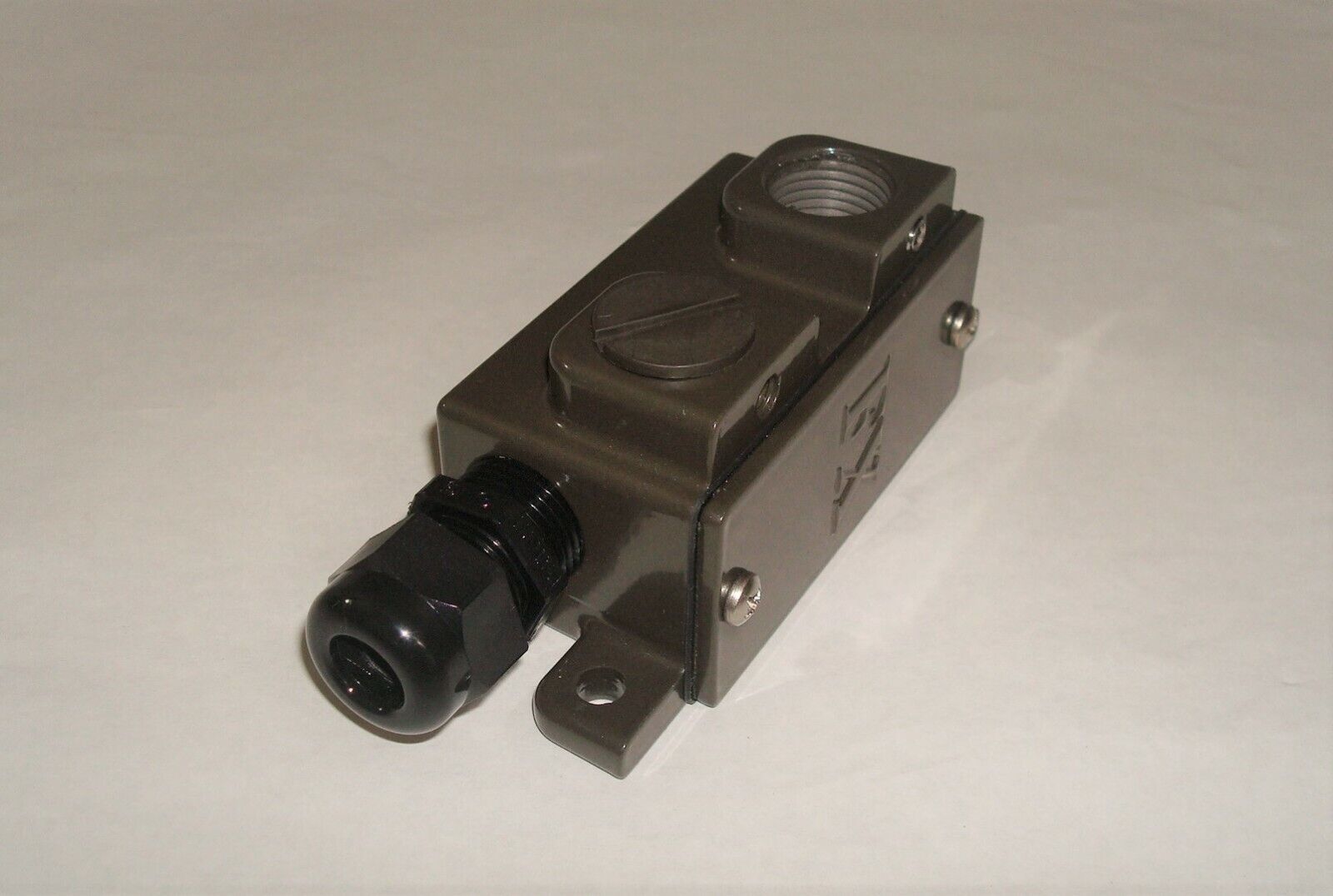 FXTBBZ Tree Mount Junction Box Yard Outdoor Landscape Lighting Bronze Metallic Landscape