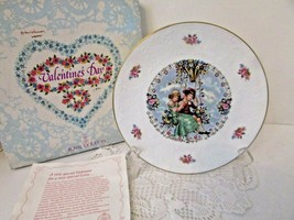 Royal Doulton Bone China Collector Plate Valentine's Day 1980 England Boxed - $14.80