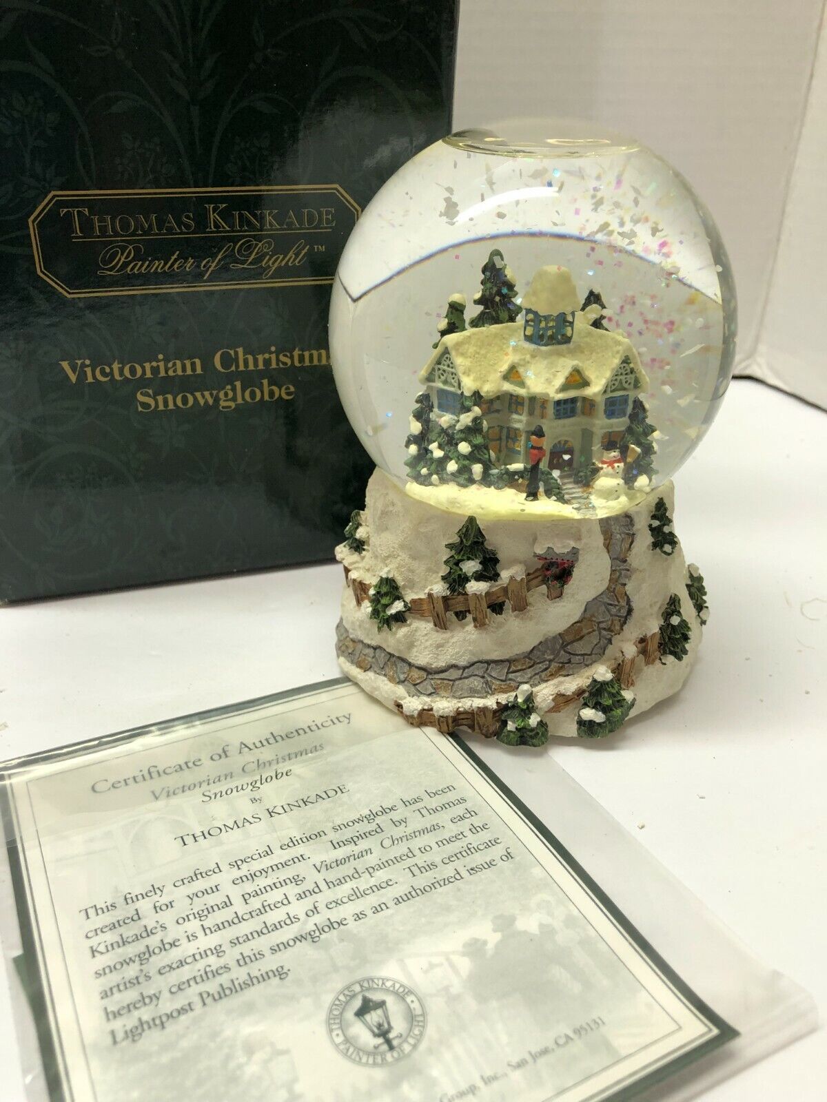 THOMAS KINKADE Victorian Christmas 2000 Snow Globe Musical Snowglobe