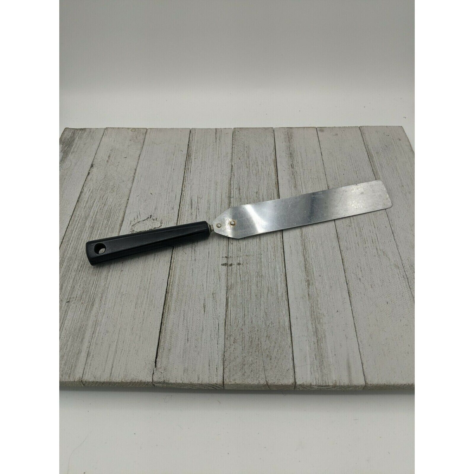 New OXO Softworks Bent Icing Spatula Knife (3 1/2 inch Blade)