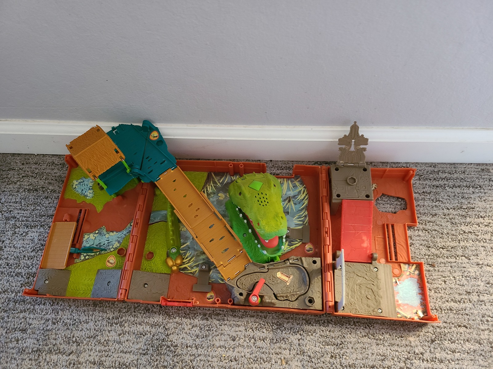 Matchbox Croc Escape Pop Up Adventure Set Crocodile Folds Up Play Sets