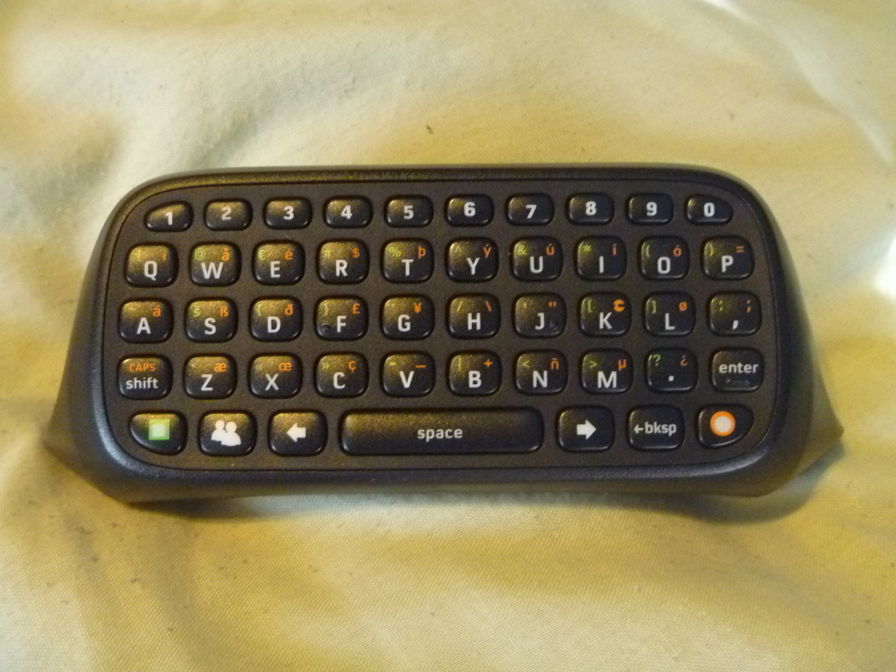 XBOX 360 XBOX Live Chatpad, Headset, and 400 Microsoft Points