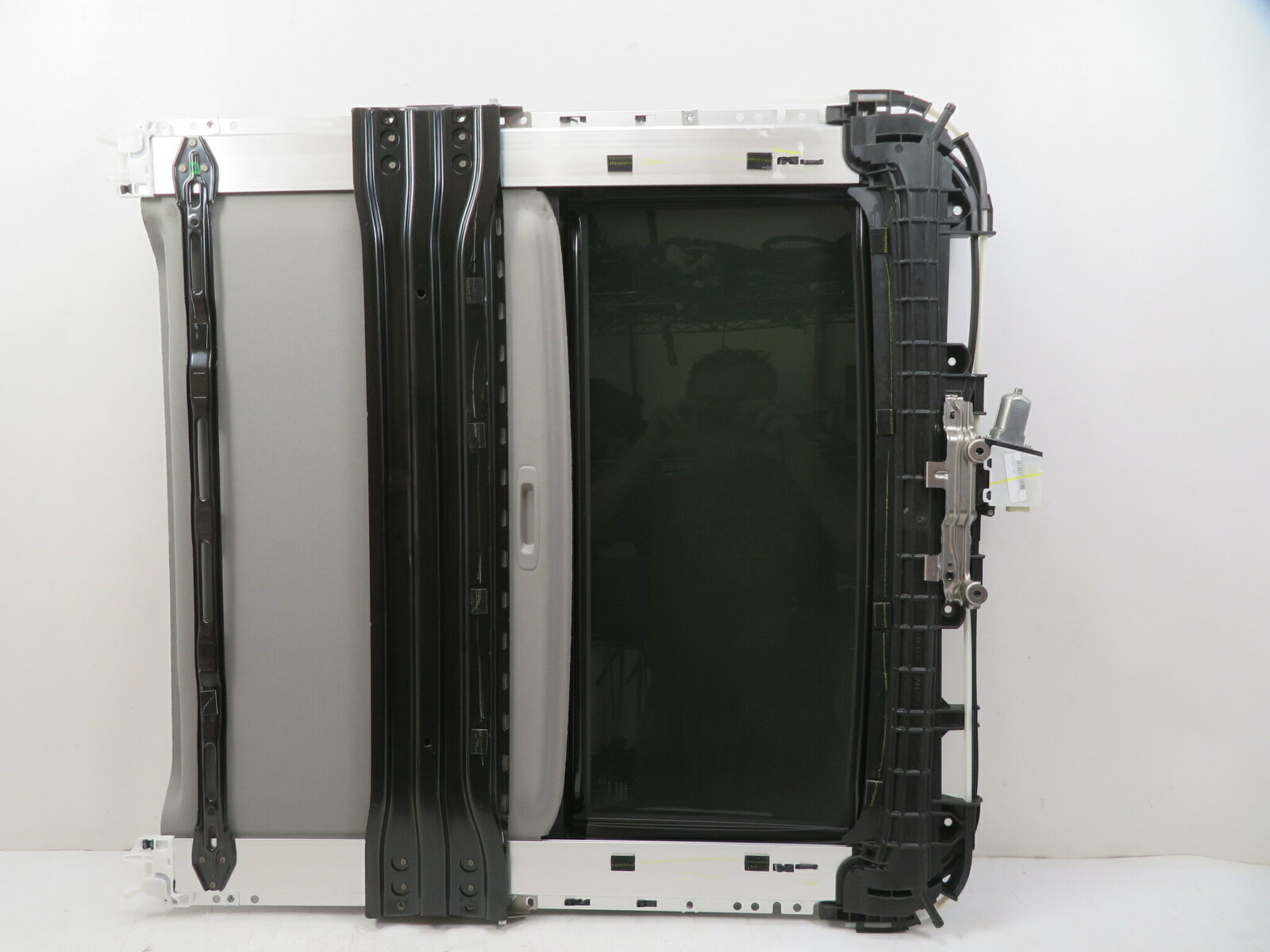 Toyota Highlander XLE Sunroof Frame Assembly, Single Panel, Motor/Shade