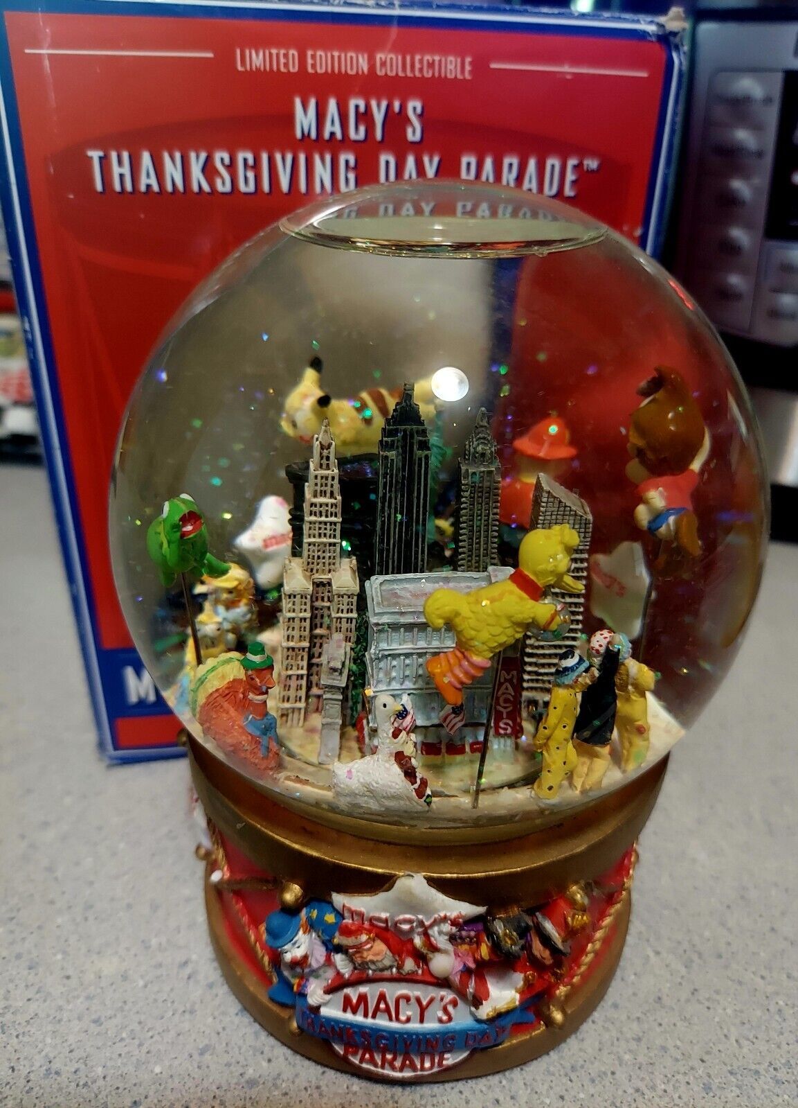 2002 Macy's 75th Thanksgiving Day Parade Snow Globe Pokemon Pikachu