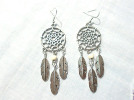 Dream Catcher With Cream White Howlite 3 Feathers Gem Silver Alloy Earrings - $6.99